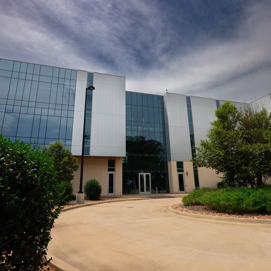 The driveway and entryway of the UT Tyler Health Science Center