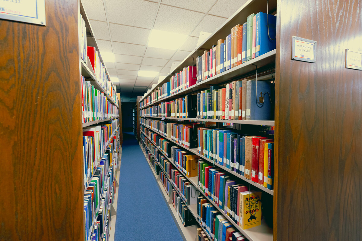 Shelves in the Robert R. Muntz library filled with books