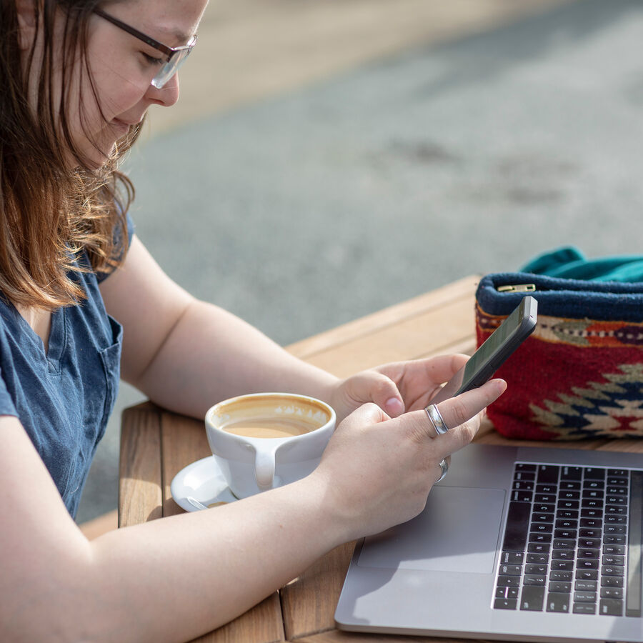 A female student taking courses via UT Tyler Online