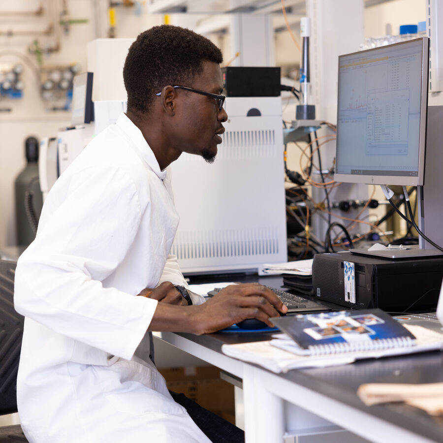 A male College of Engineering student sits in front of a computer in a lab at The University of Texas at Tyler