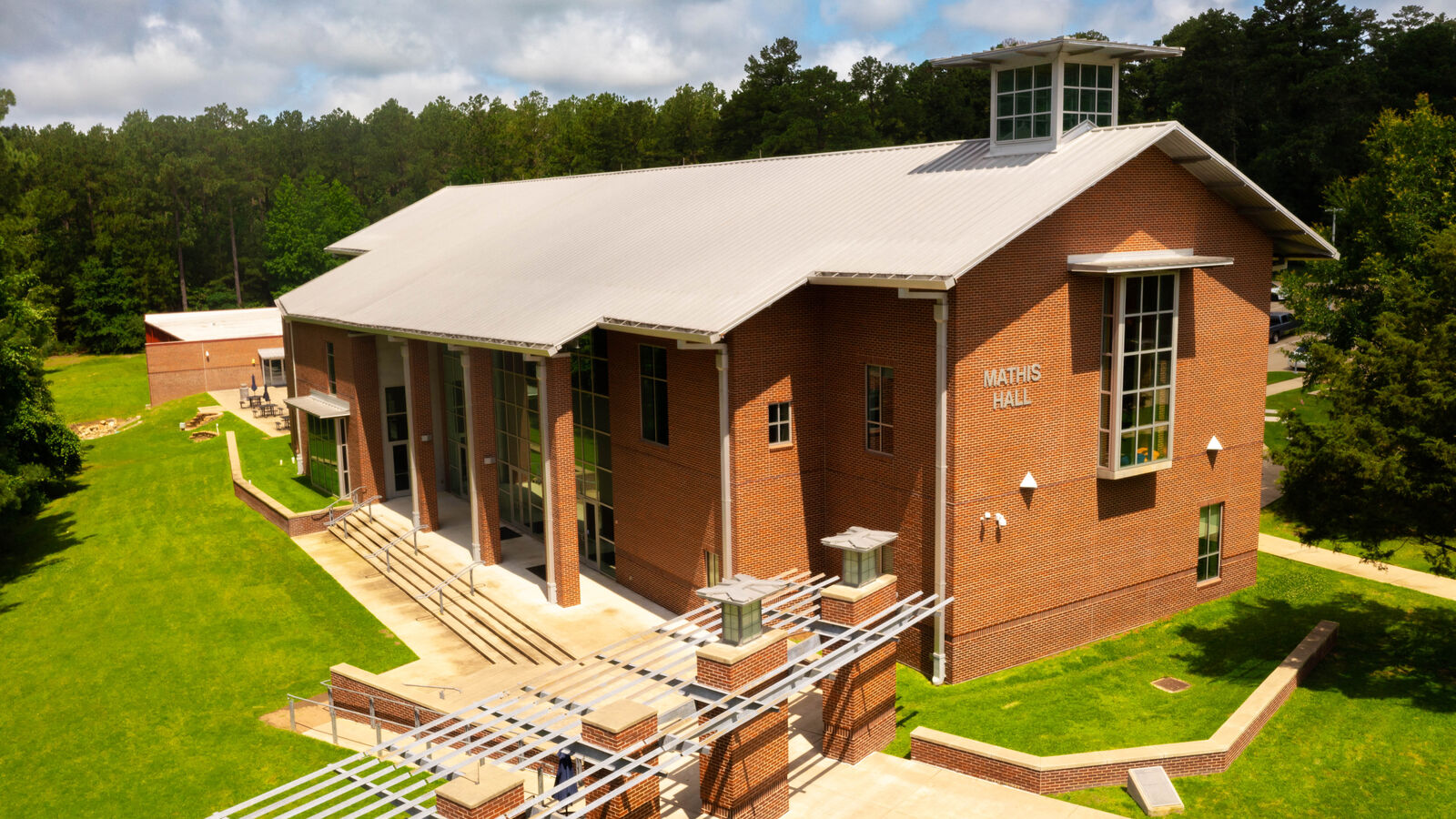 A drone shot of Mathis Hall at the UT Tyler Palestine Campus.