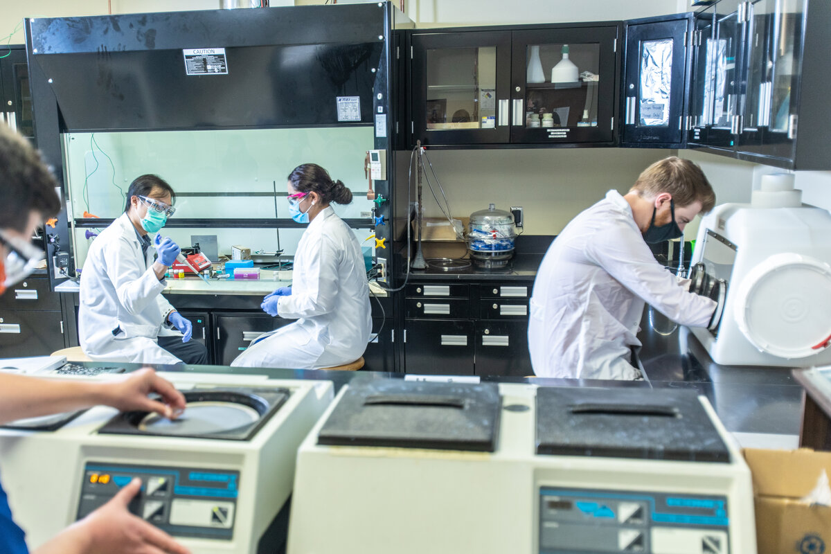 Students in Mechanical Engineering Classroom working on different projects