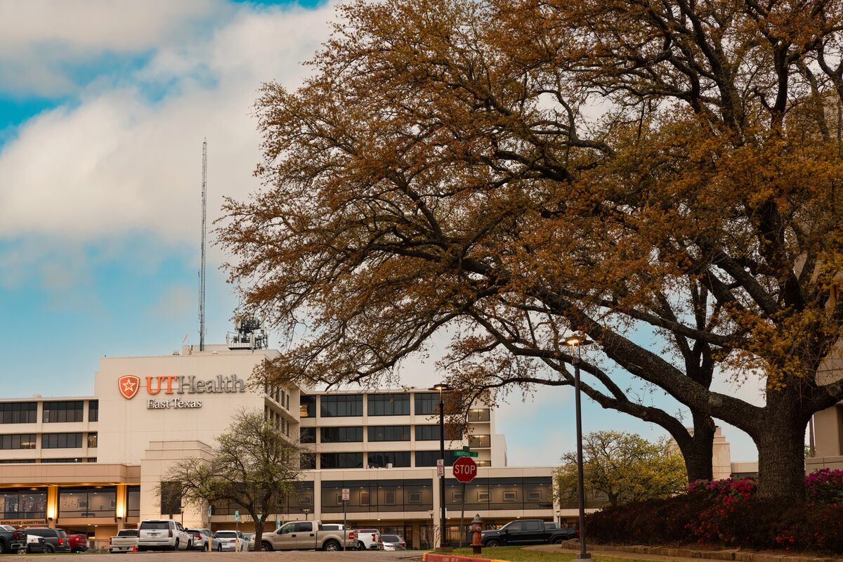 A faraway shot of the UTHealth facility