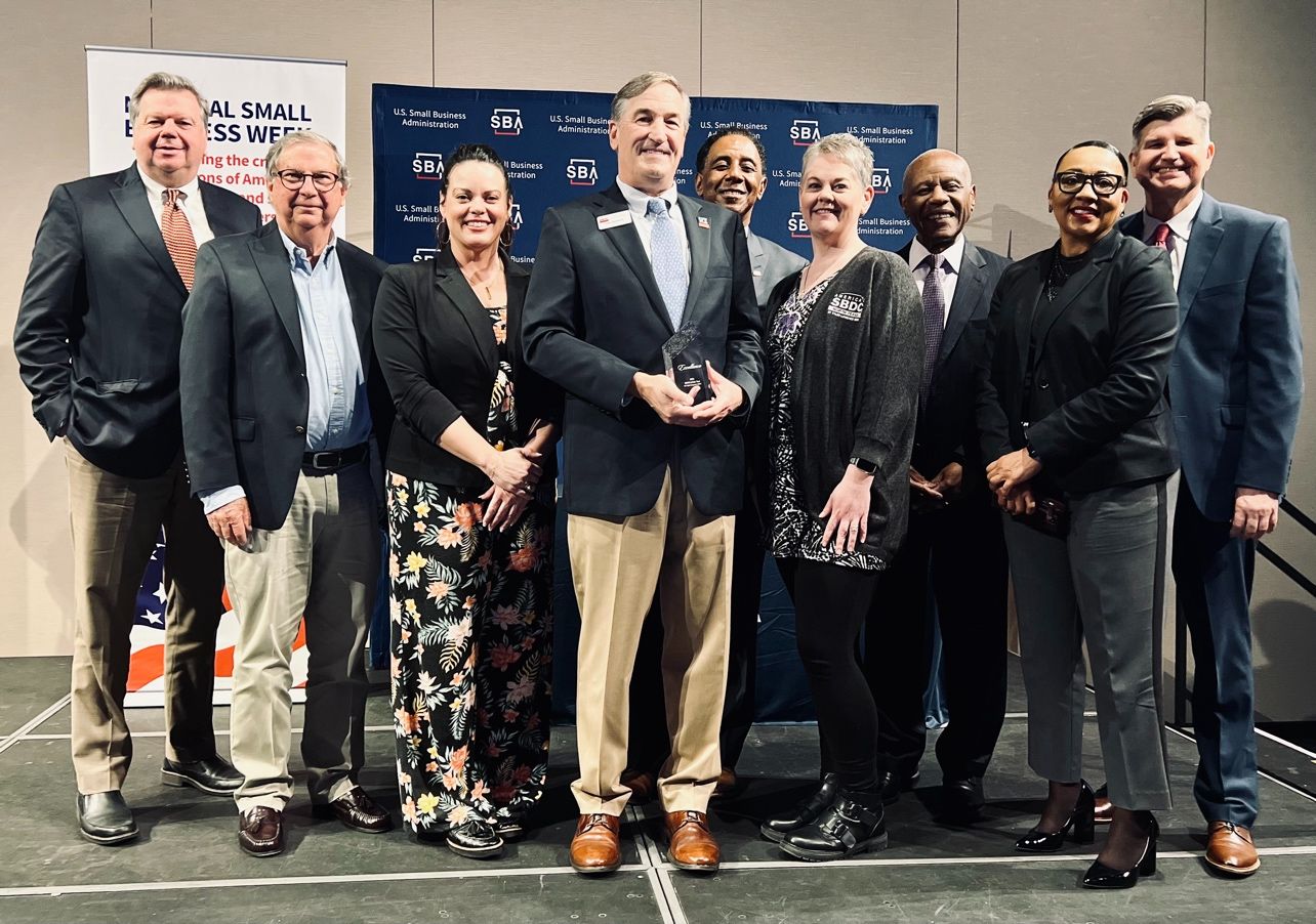 UT Tyler Longview SBDC Group with Award