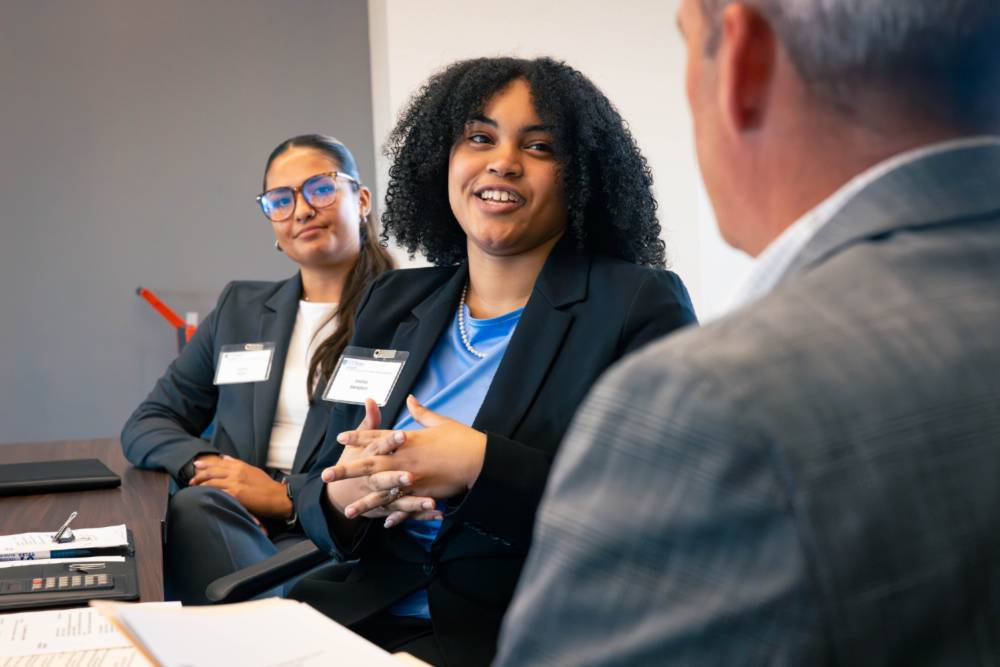 Students interact with employer during the fall 2025 MTI event