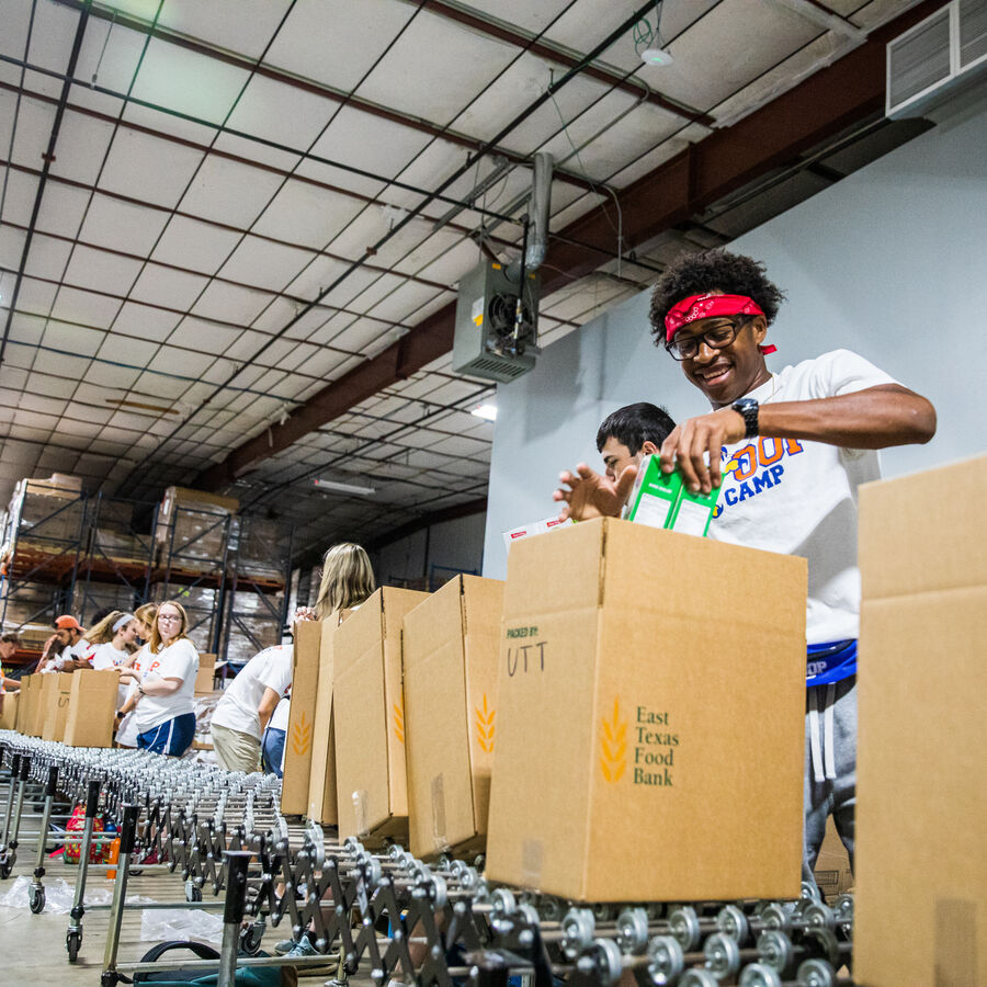 2019 Swoop Camp Service Day for UT Tyler students at the East Texas Food Bank